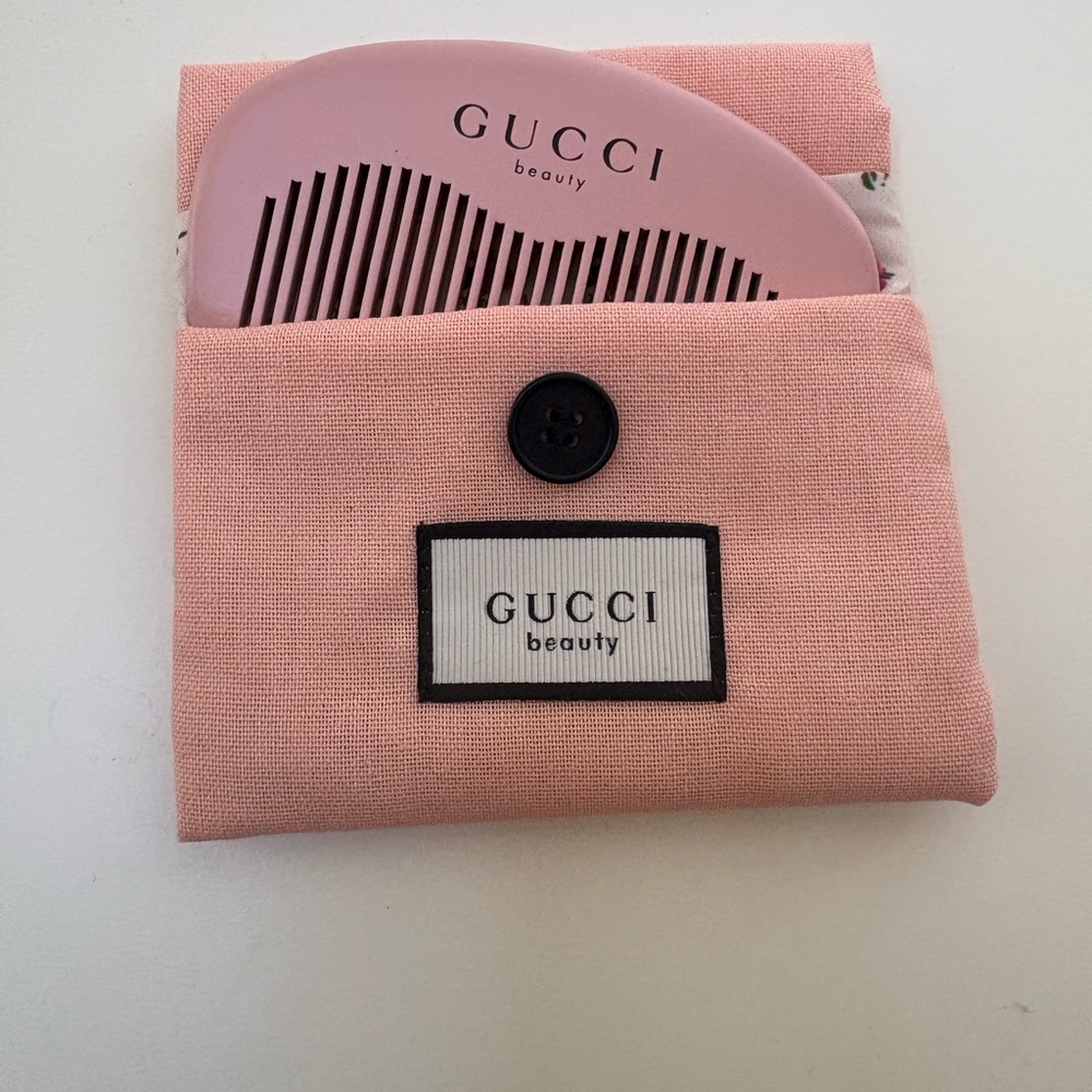 Gucci Pink Beauty Comb and Pouch Accessory Set